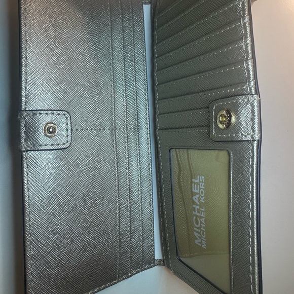 NEW Michael Kors Metallic Gold Bifold Wallet - Picture 7 of 10